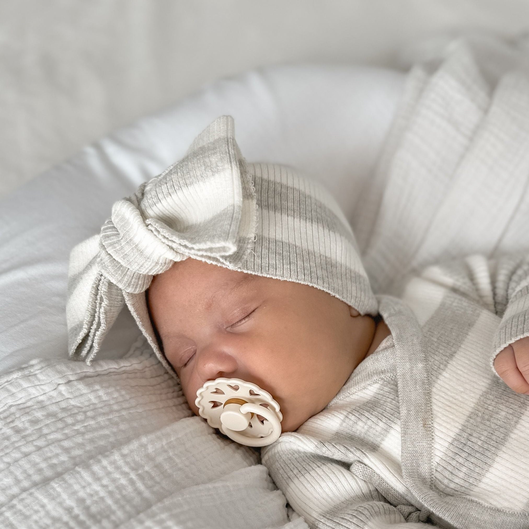 Basics ribbed knit bow headband - Milk and mist stripe