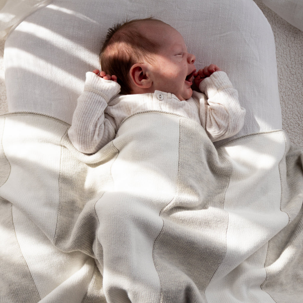 Knit blanket - Large stripes milk and mist