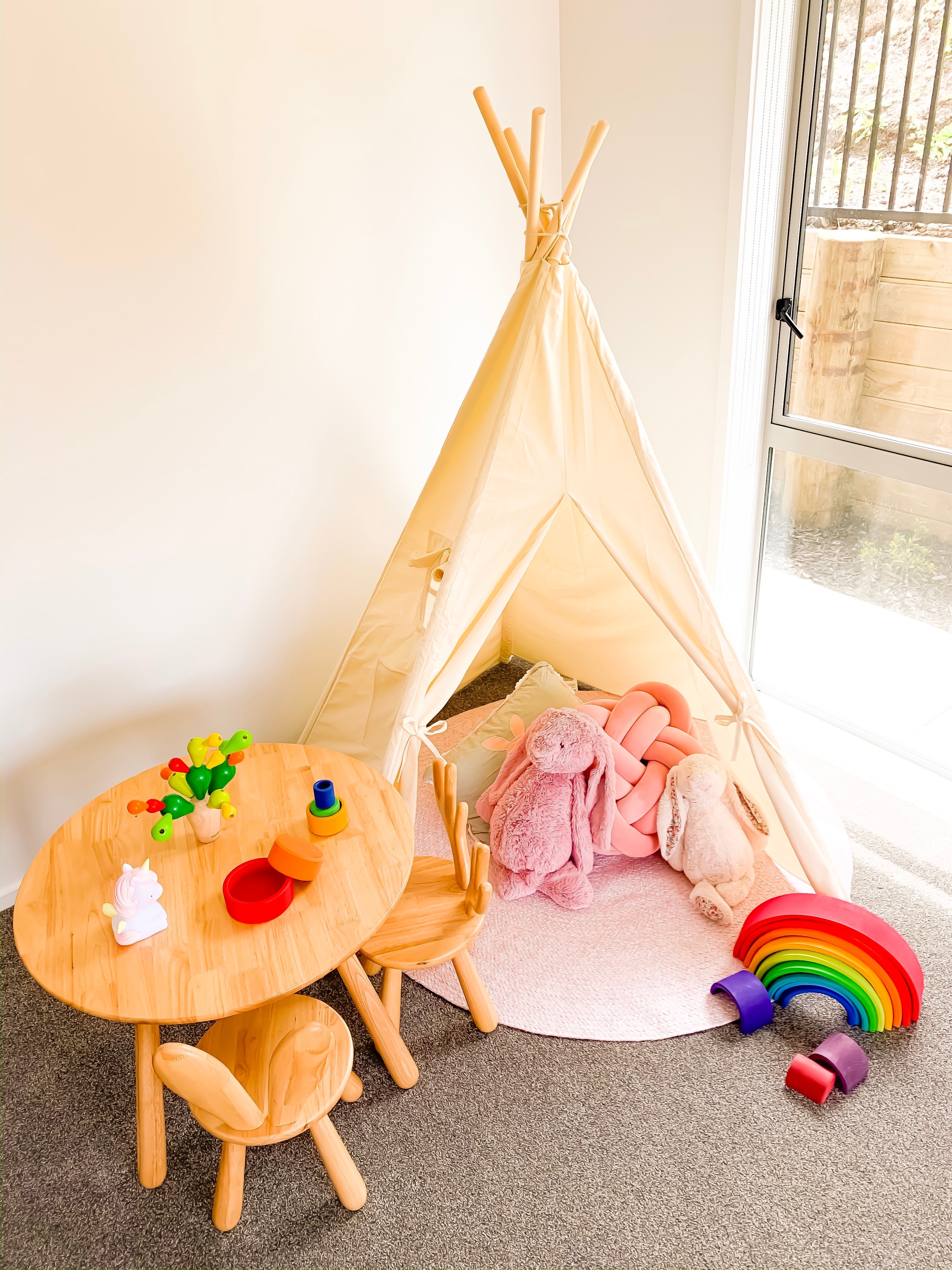 Little Secret Solid Wood Kids Furniture Zoo Round Table