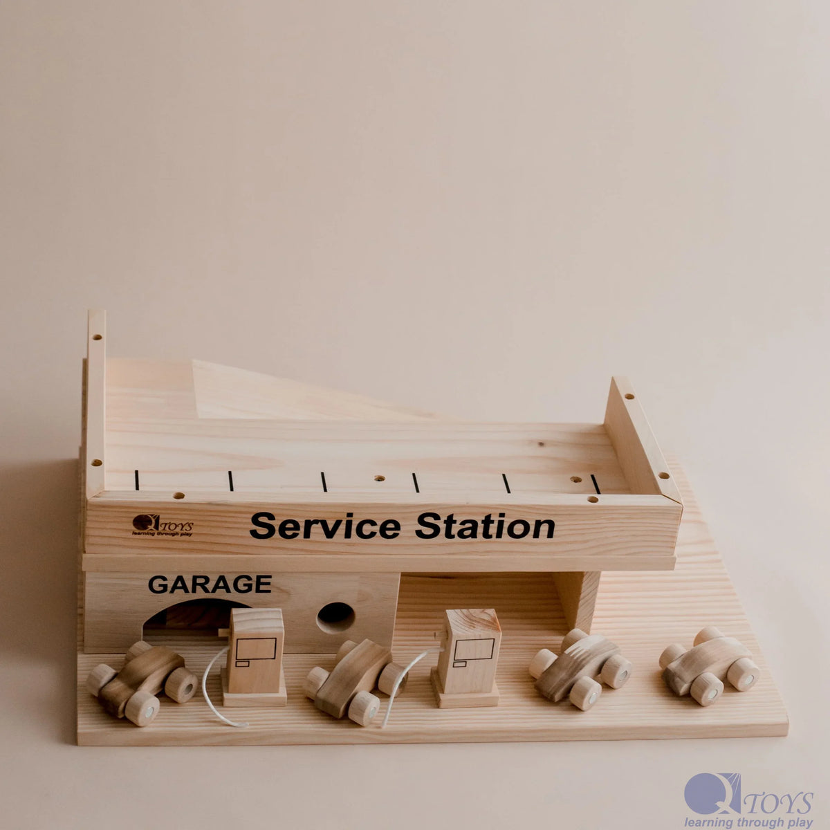 Wooden Service Station with Cars - QToys | Wooden Toy NZ