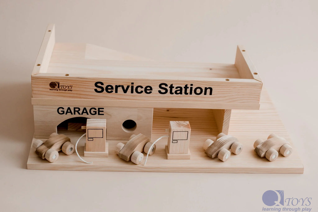 Wooden Service Station with Cars - QToys | Wooden Toy NZ